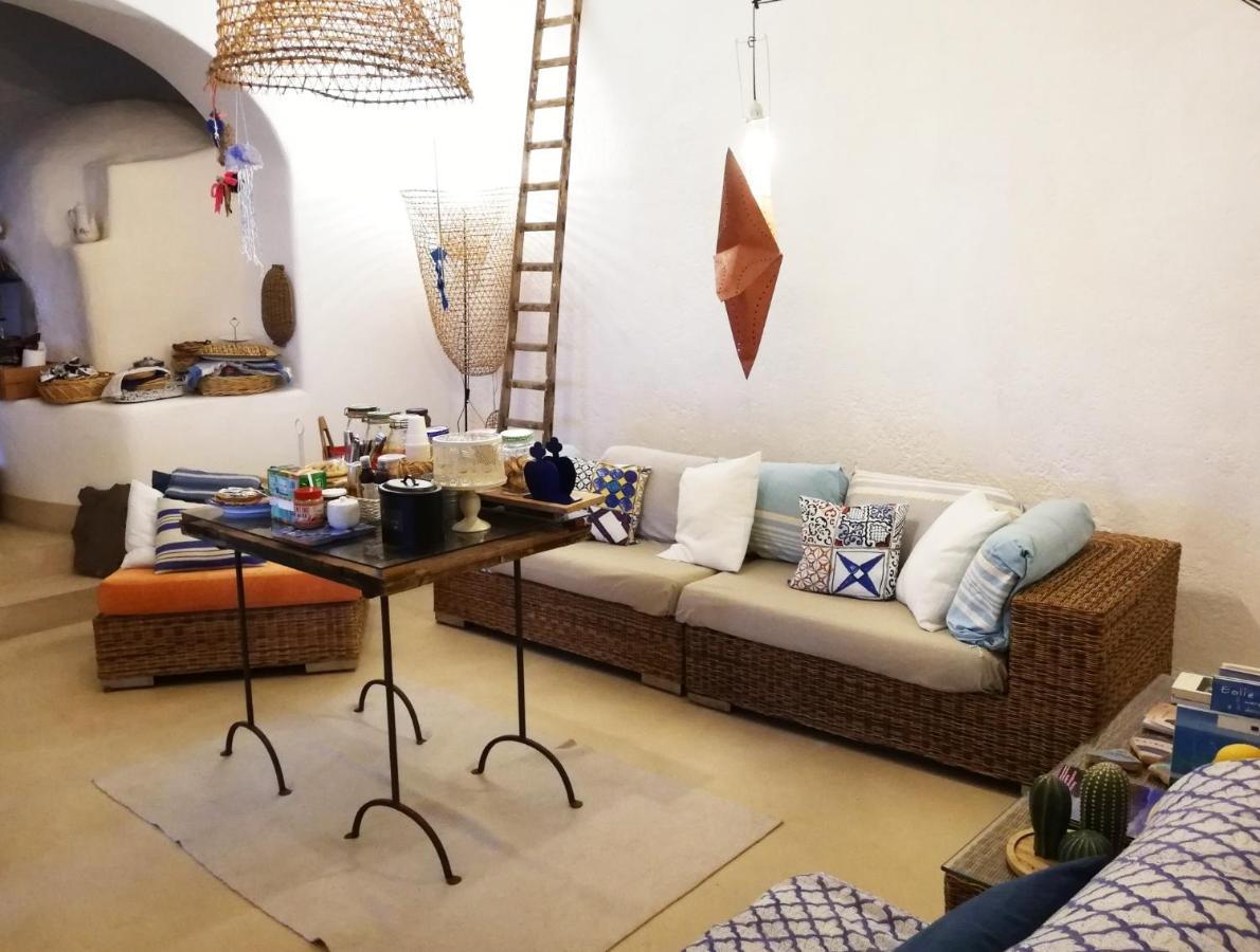 Alicudi Giardino Dei Carrubi- Al Gradino 365 Bed & Breakfast Ngoại thất bức ảnh