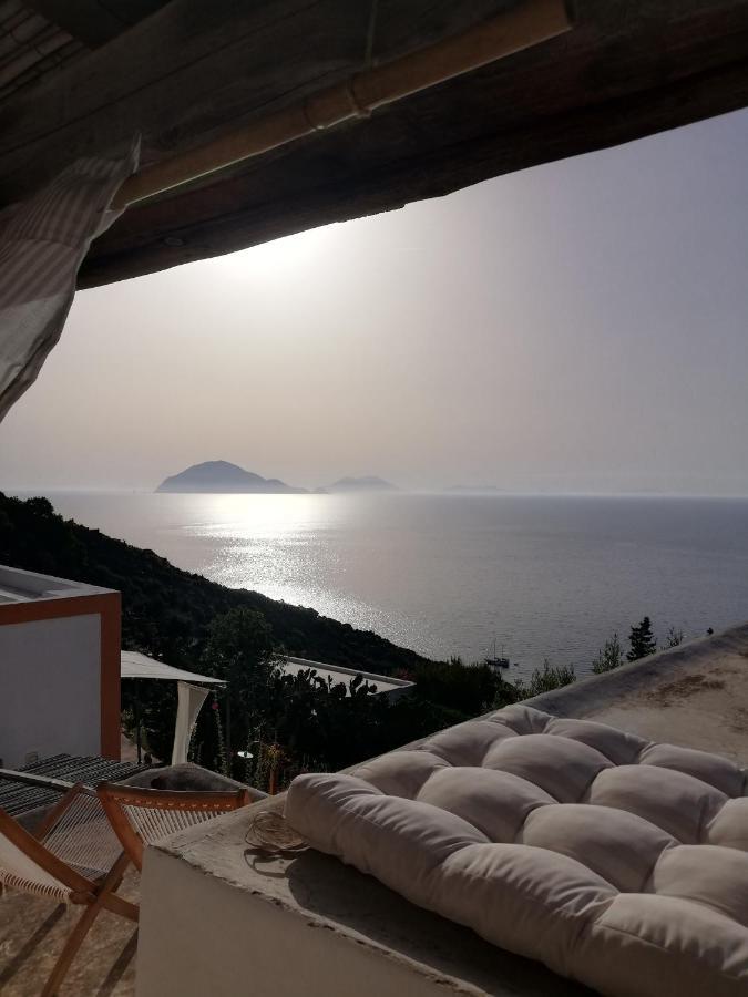 Alicudi Giardino Dei Carrubi- Al Gradino 365 Bed & Breakfast Ngoại thất bức ảnh
