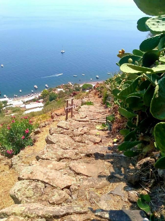 Alicudi Giardino Dei Carrubi- Al Gradino 365 Bed & Breakfast Ngoại thất bức ảnh