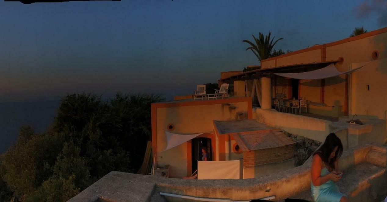 Alicudi Giardino Dei Carrubi- Al Gradino 365 Bed & Breakfast Ngoại thất bức ảnh