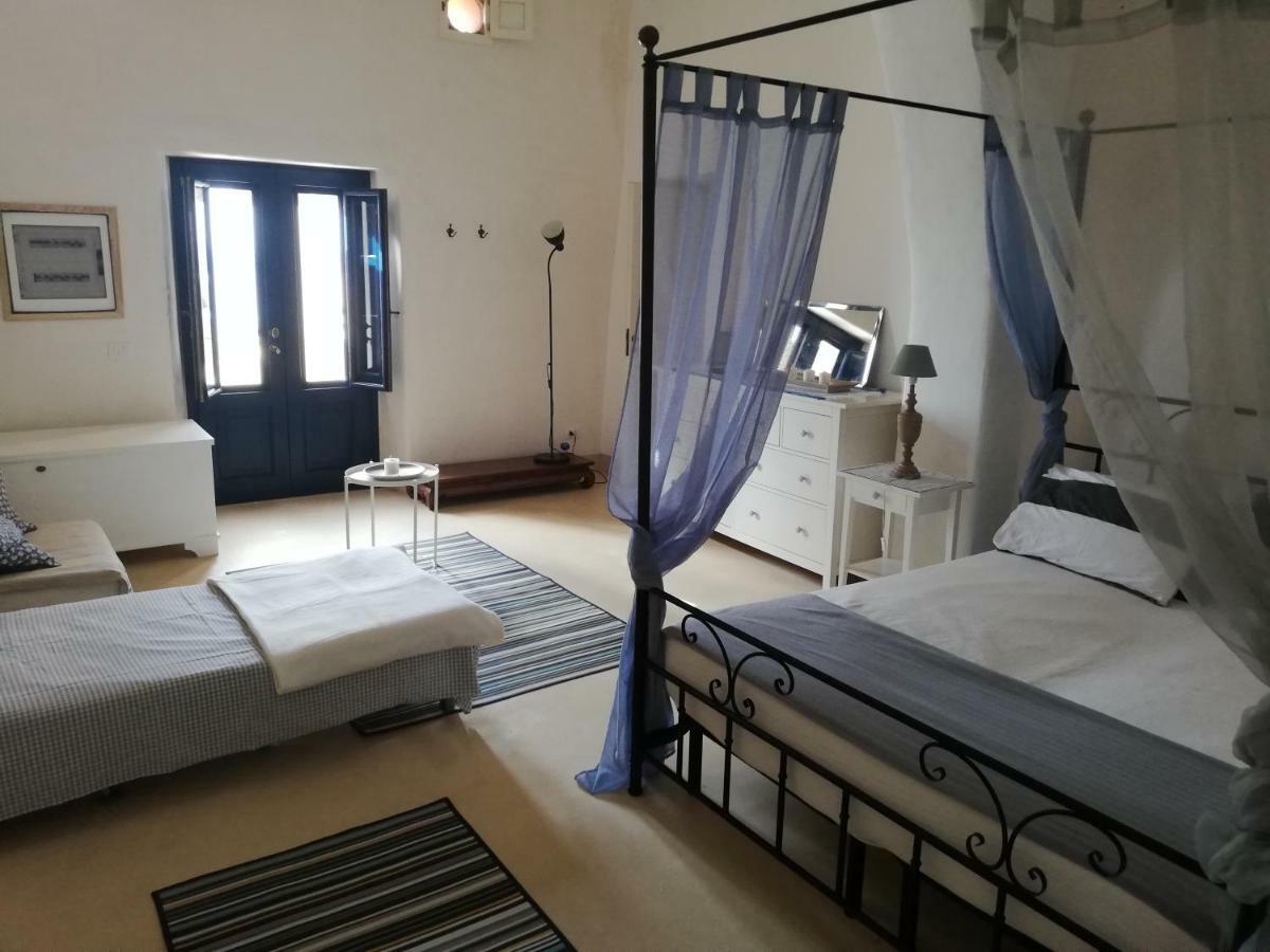 Alicudi Giardino Dei Carrubi- Al Gradino 365 Bed & Breakfast Phòng bức ảnh